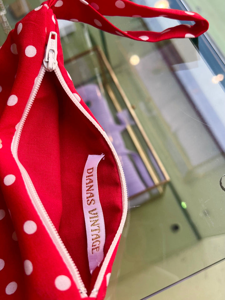 Dianas Vintage Sminkepung Sminkepung av restestoff - dots rød