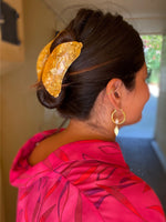 Last inn bildet i Galleri-visningsprogrammet, Frøken Dianas salonger hårpynt Hårklype - banan
