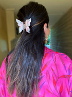 Last inn bildet i Galleri-visningsprogrammet, Frøken Dianas salonger hårpynt Hårklype - dobbel sommerfugl - rosa perlemor
