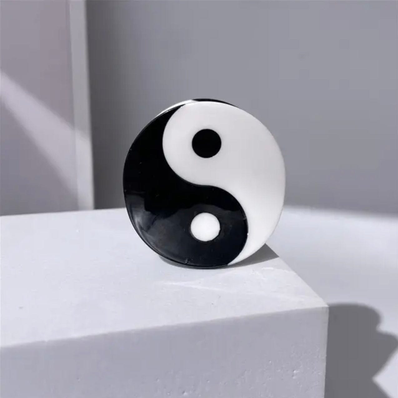 Frøken Dianas salonger hårpynt Hårklype - Yin Yang - svart/hvit