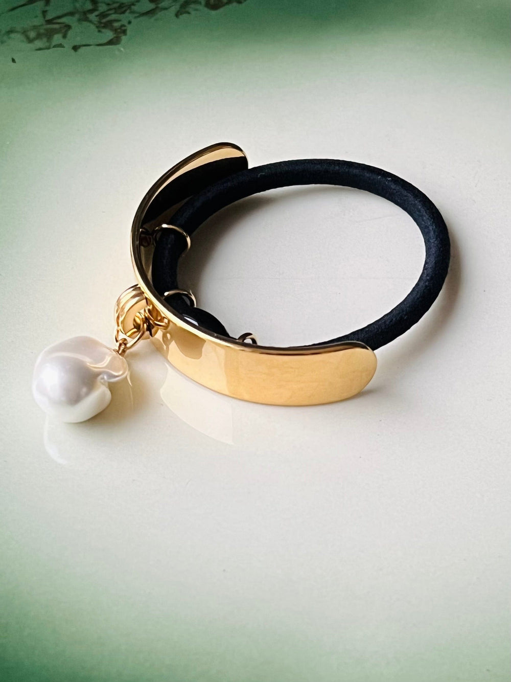 Frøken Dianas salonger Hårpynt Hårstrikk cuff med perle - gull