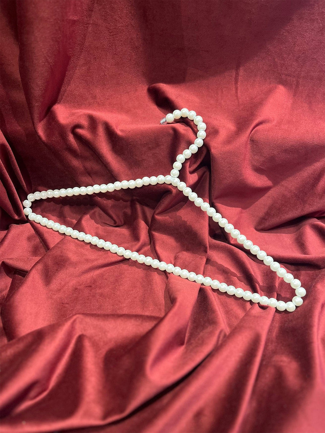 Frøken Dianas Salonger Kleshenger Perlehenger hvit