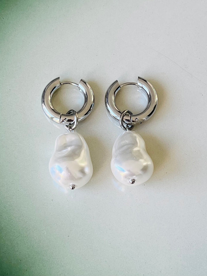 Frøken Dianas salonger øredobber Chunky hoops med perle - sølv