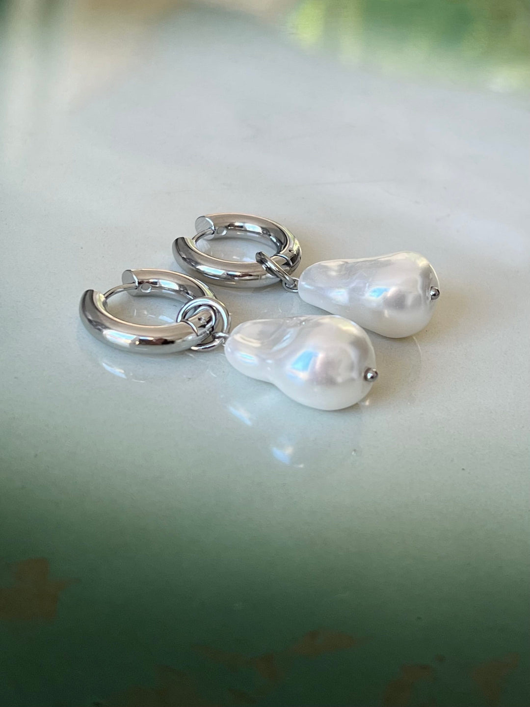 Frøken Dianas salonger øredobber Chunky hoops med perle - sølv