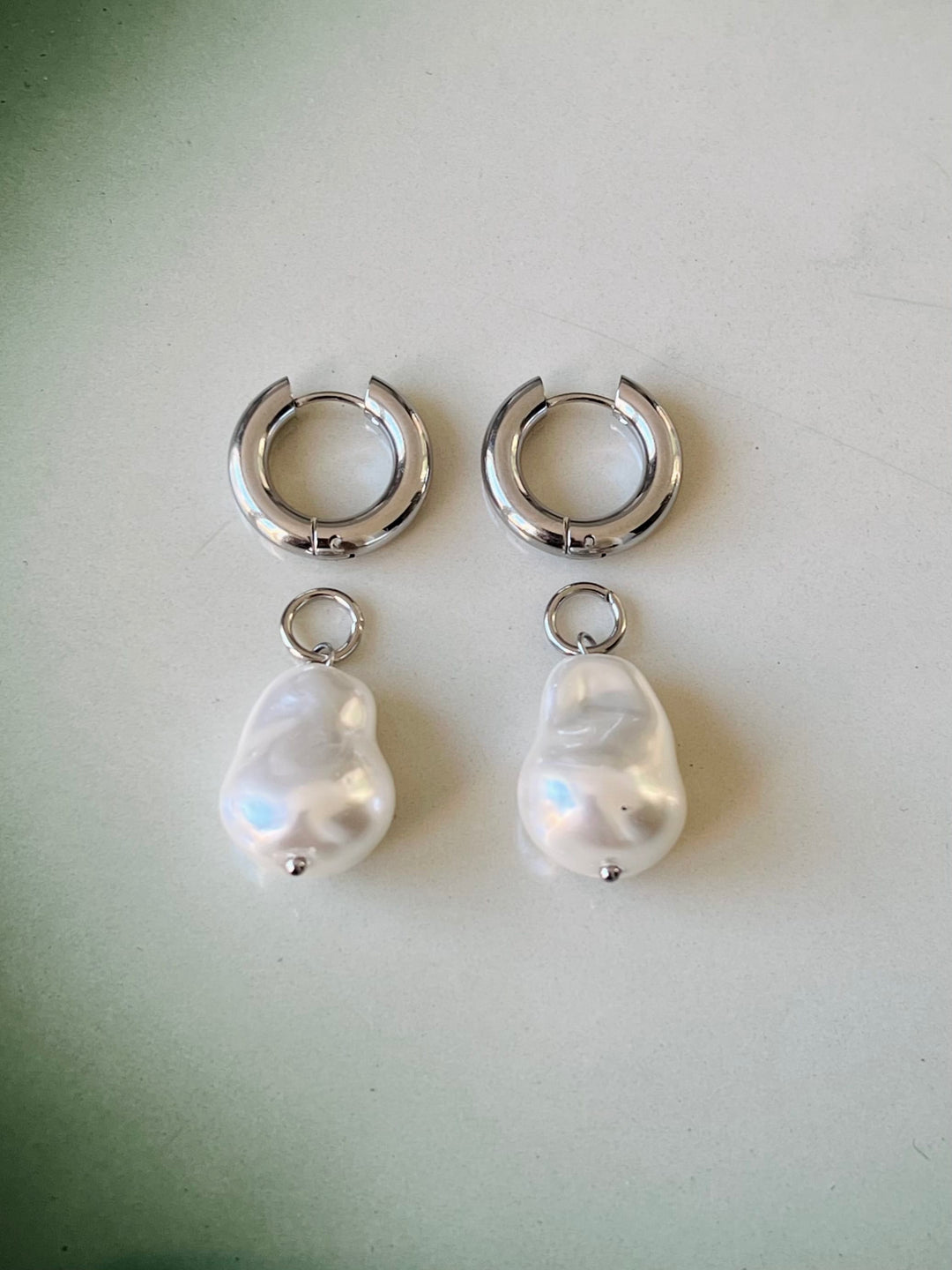 Frøken Dianas salonger øredobber Chunky hoops med perle - sølv