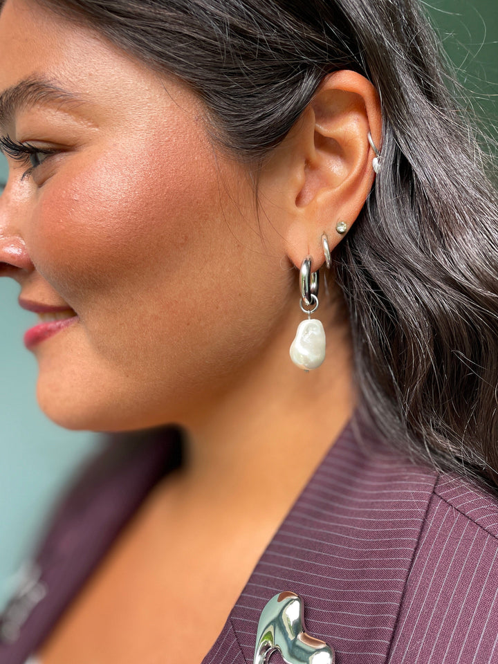 Frøken Dianas salonger øredobber Chunky hoops med perle - sølv