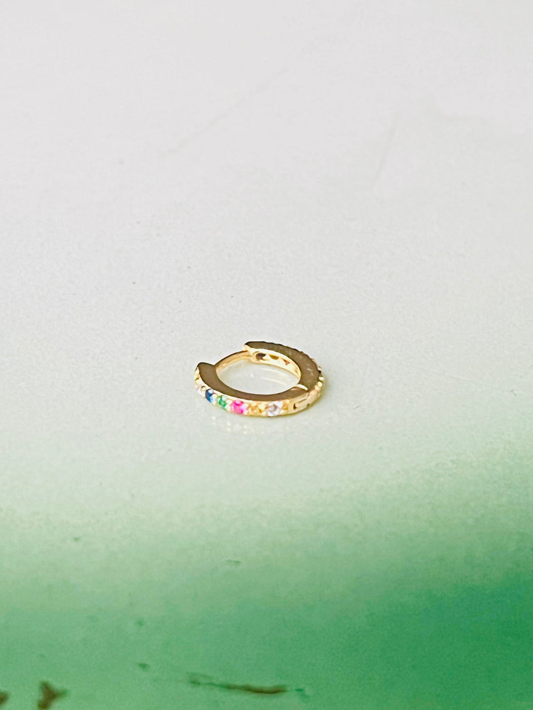 Frøken Dianas salonger øredobber Øredobb - mini hoop - regnbue