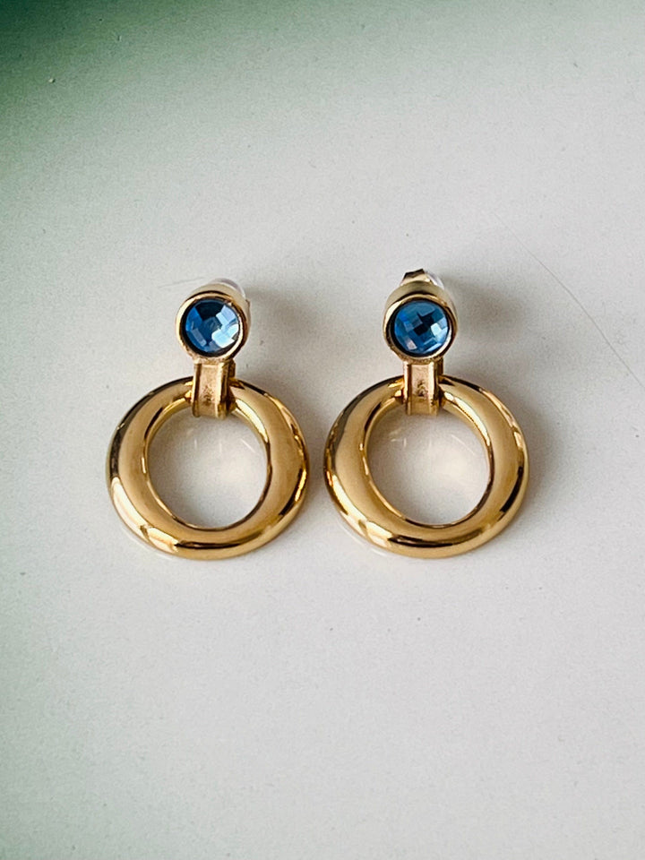 Frøken Dianas salonger øredobber Øredobber blå krystall med gullring
