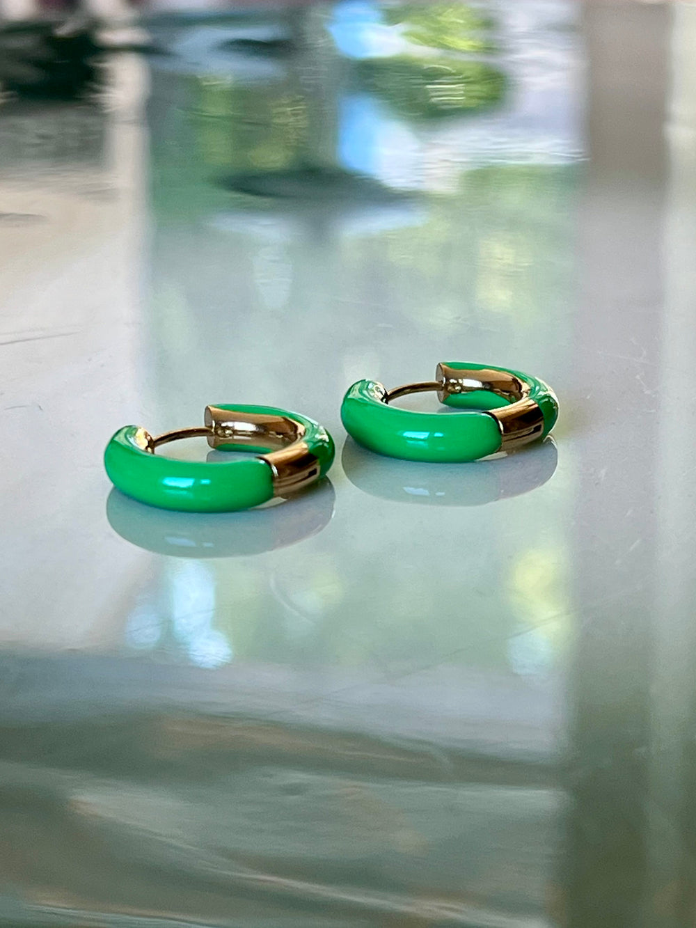 Frøken Dianas salonger øredobber Øredobber glossy hoops grønn