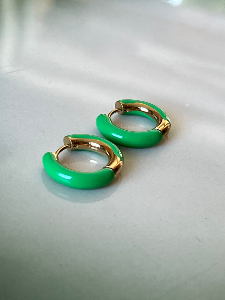 Frøken Dianas salonger øredobber Øredobber glossy hoops grønn