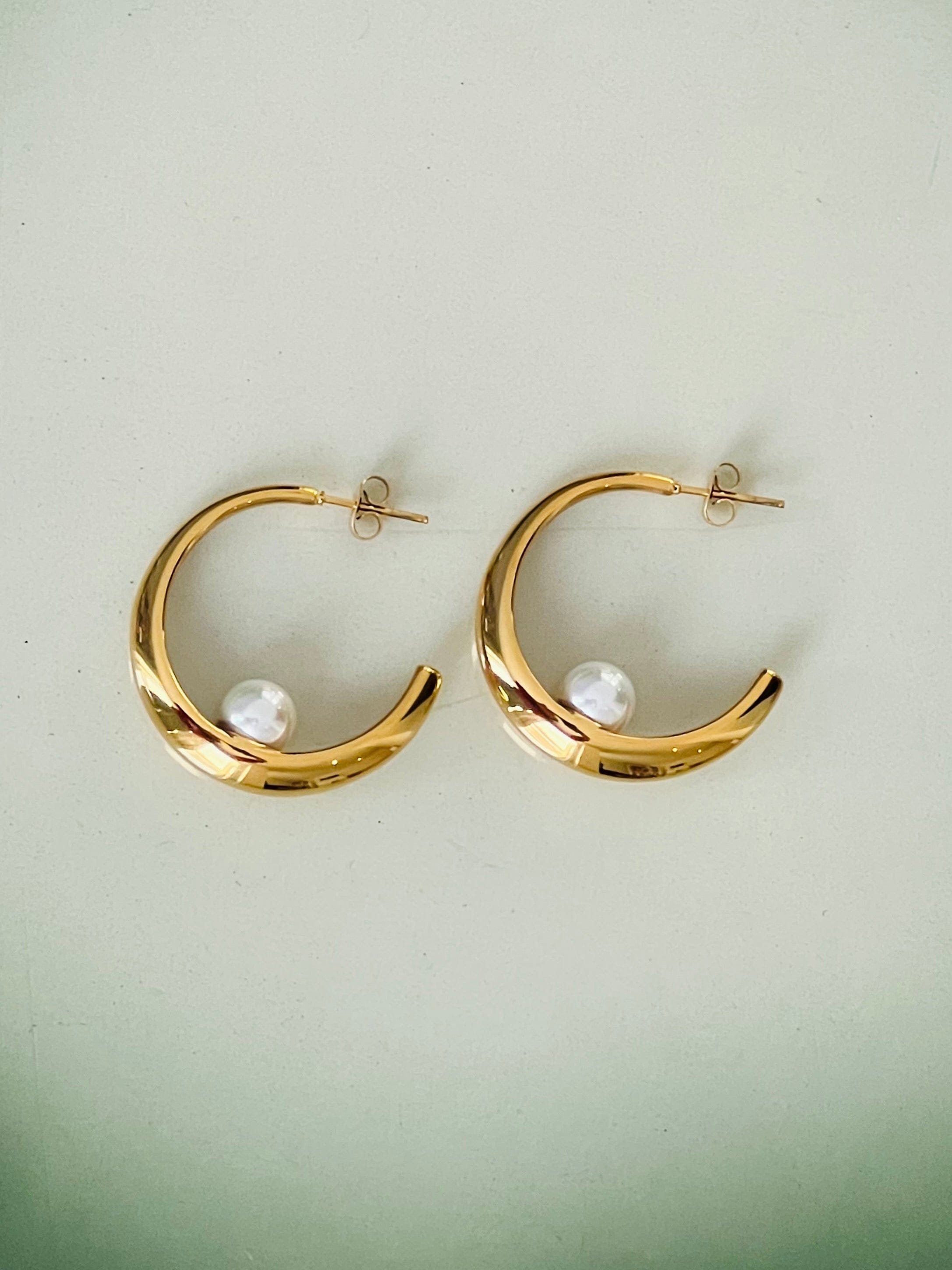 Frøken Dianas salonger øredobber Øredobber hoop med perle