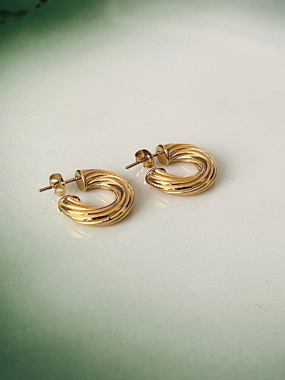 Frøken Dianas salonger øredobber Øredobber hoops med riller