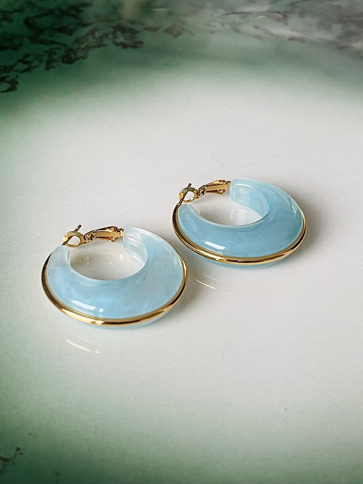 Frøken Dianas salonger øredobber Øredobber marble hoops blå