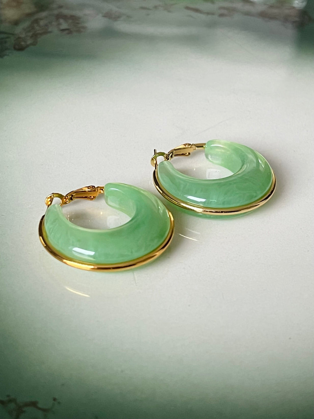 Frøken Dianas salonger øredobber Øredobber marble hoops grønn