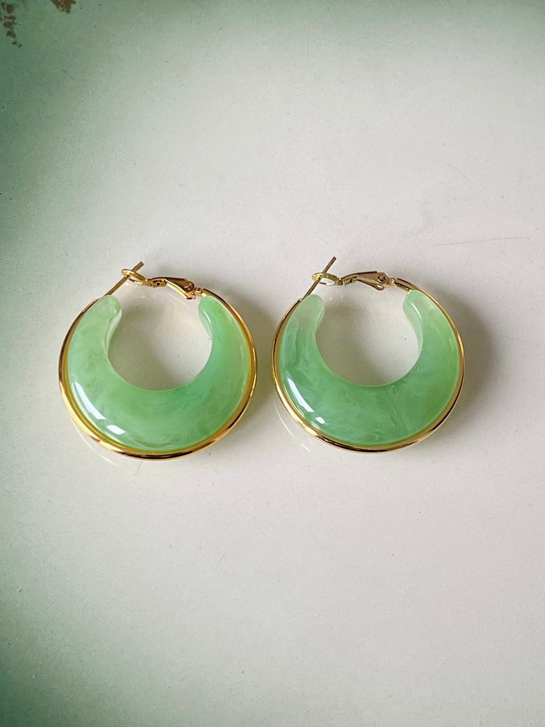 Frøken Dianas salonger øredobber Øredobber marble hoops grønn