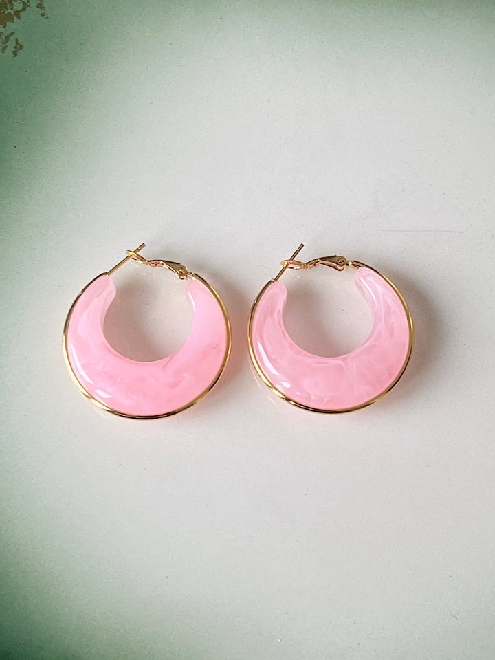Frøken Dianas salonger øredobber Øredobber marble hoops rosa