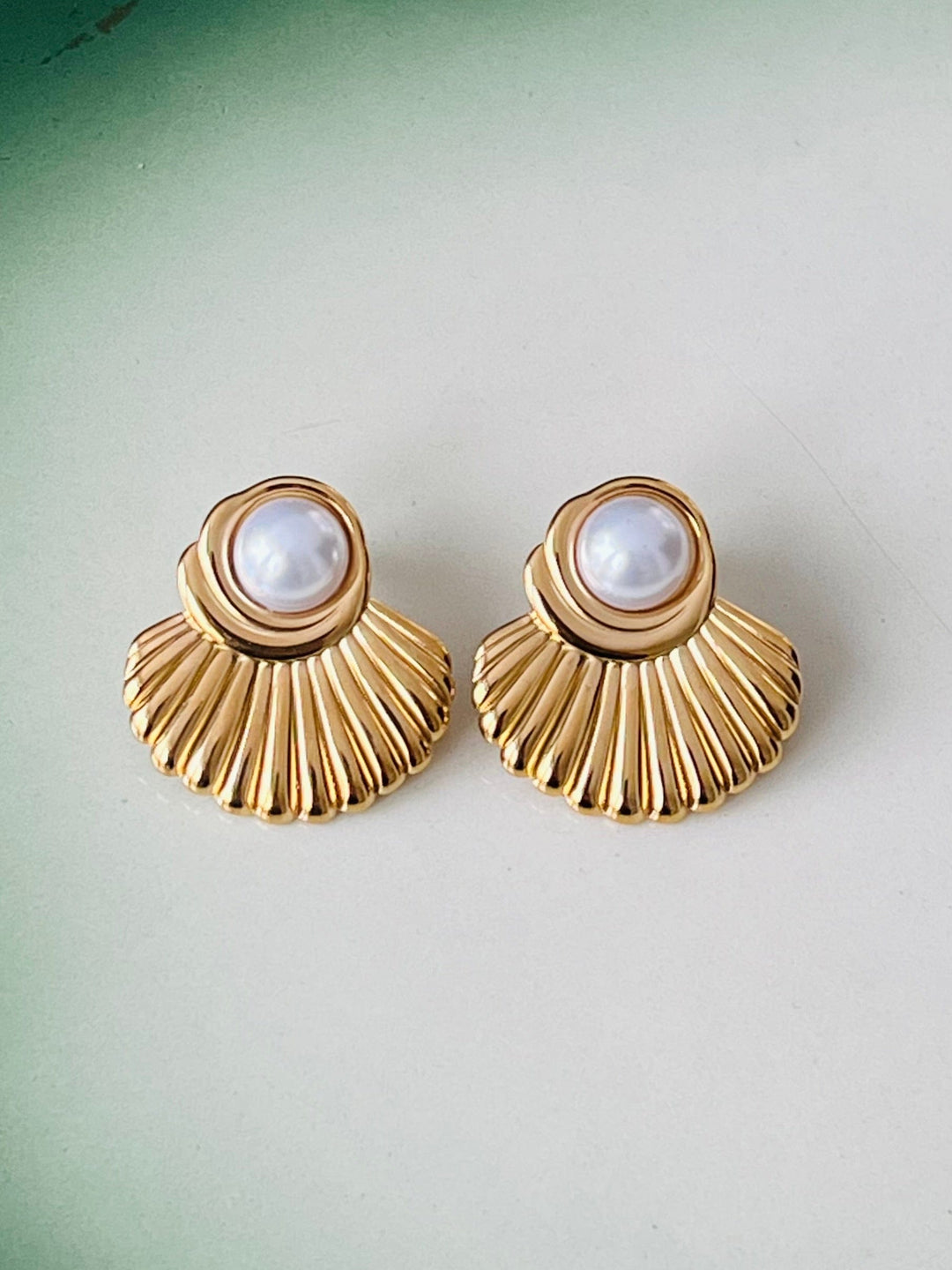 Frøken Dianas salonger øredobber Øredobber perle i skjell