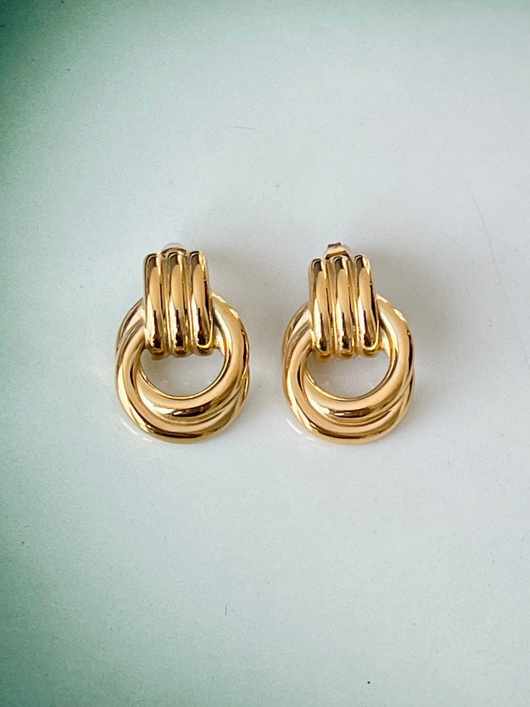 Frøken Dianas salonger øredobber Øredobber studs med doble gullringer