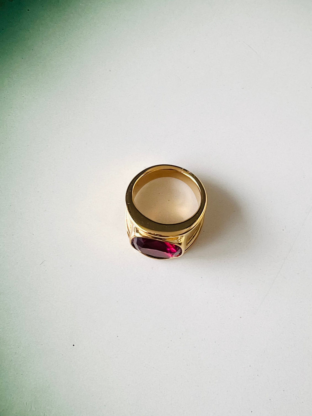 Frøken Dianas salonger ringer Ring fuchsia sten