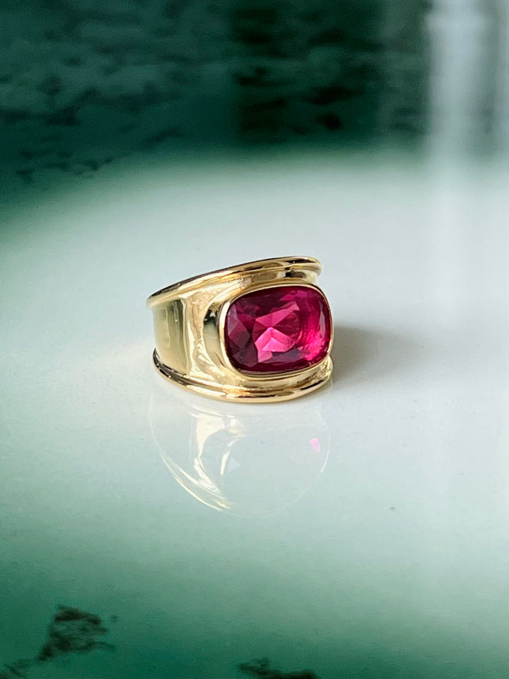 Frøken Dianas salonger ringer Ring fuchsia sten