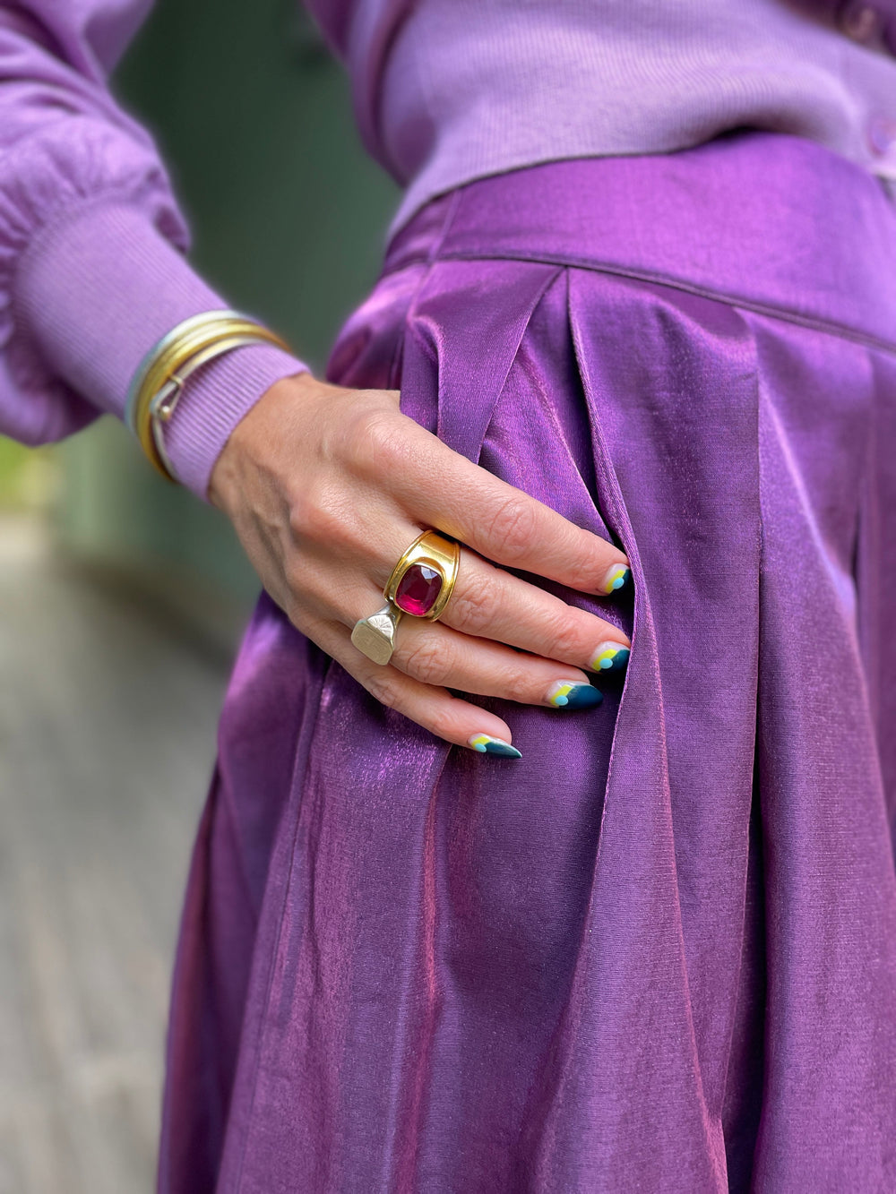 Frøken Dianas salonger ringer Ring fuchsia sten
