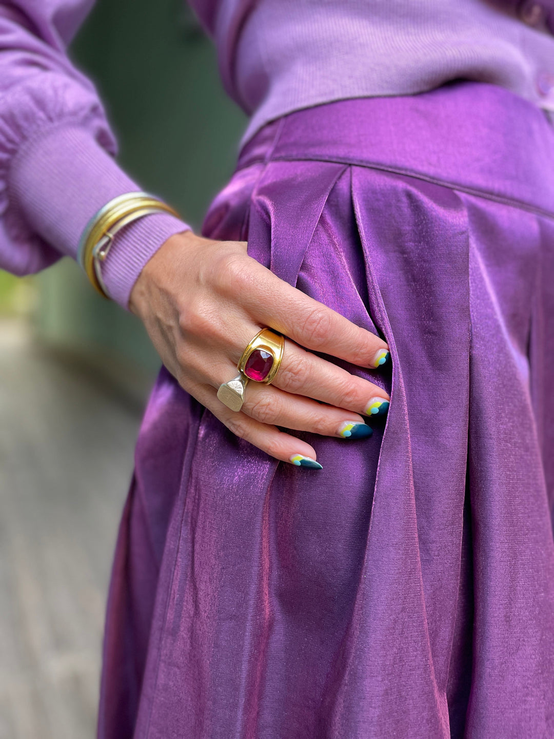 Frøken Dianas salonger ringer Ring fuchsia sten