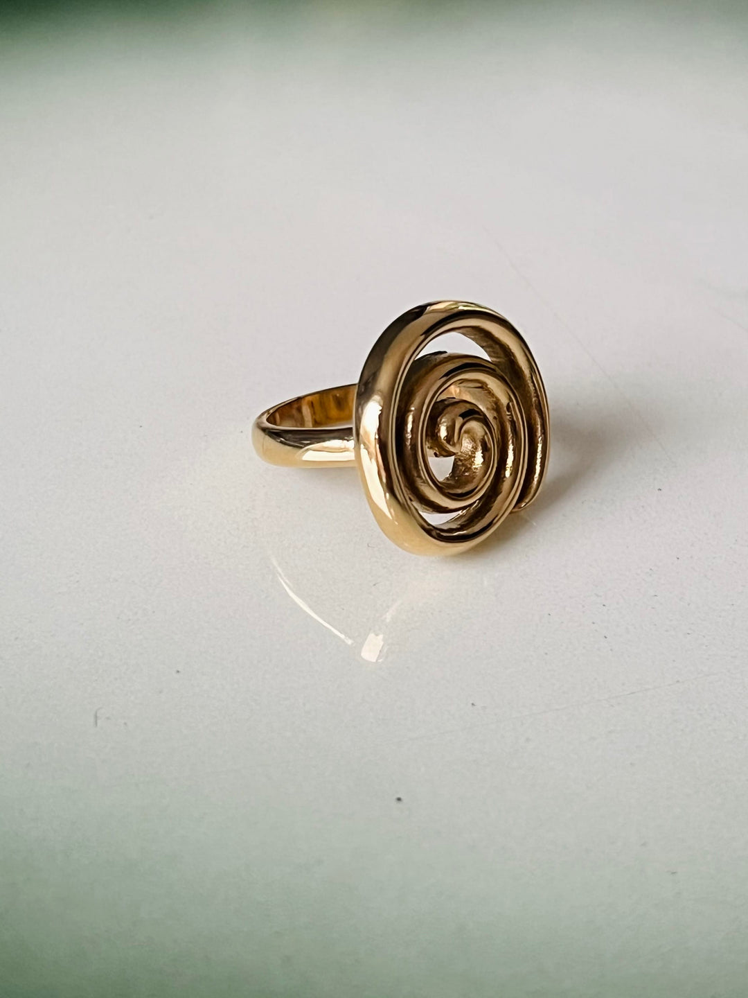 Frøken Dianas salonger ringer Ring gullsprial