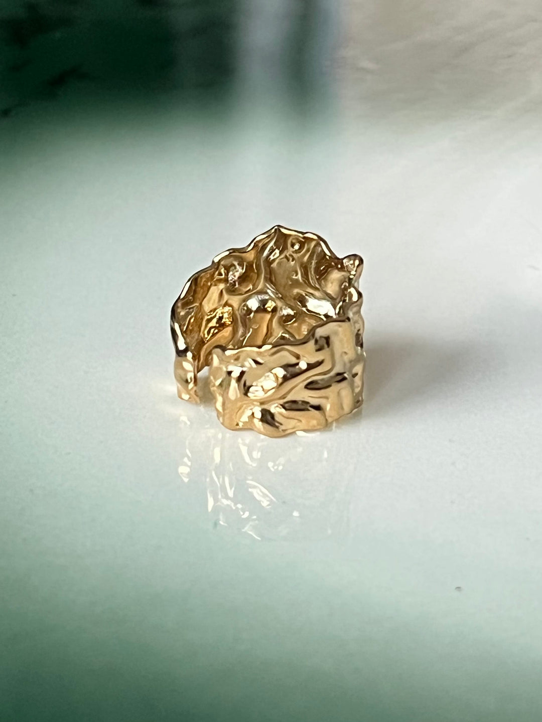 Frøken Dianas salonger ringer Ring hamret gull