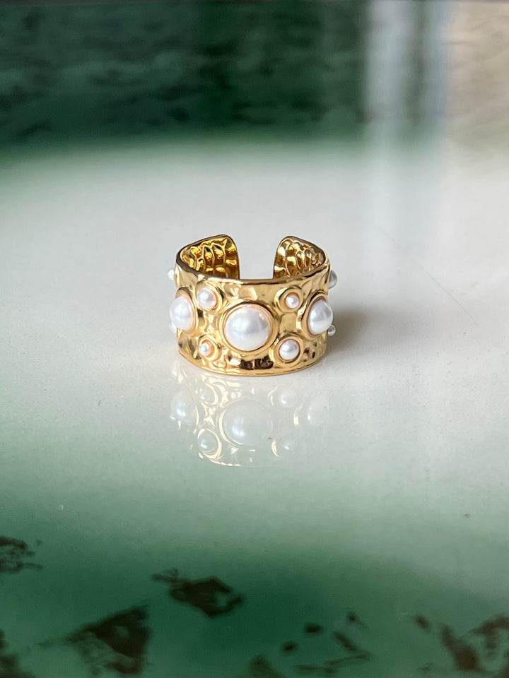 Frøken Dianas salonger ringer Ring perlegull