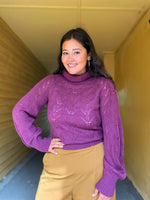 Last inn bildet i Galleri-visningsprogrammet, King Louie genser. Jeanie rollneck genser - lilla. Høy hals, milde ballong ermer og ribbestrikket kant
