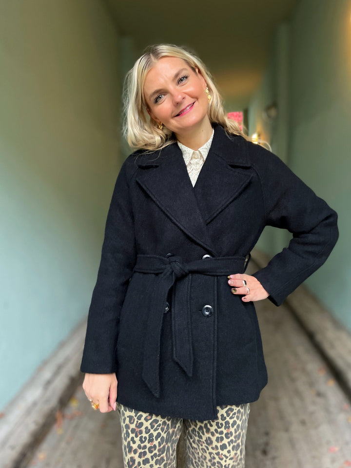 King Louie kåper Maura Short Kennedy kåpe