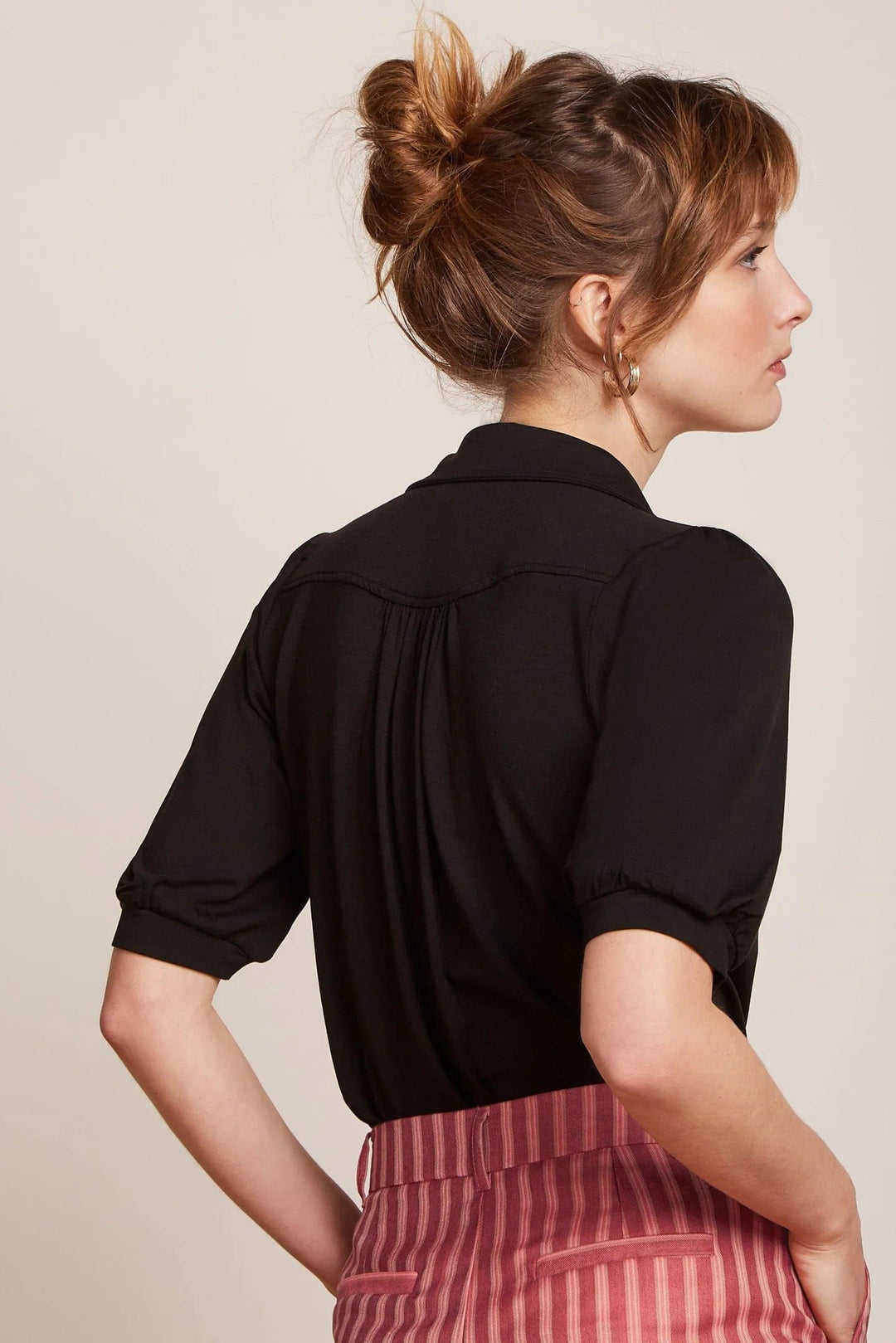 King Louie Topper Carina Ecovero light bluse - svart