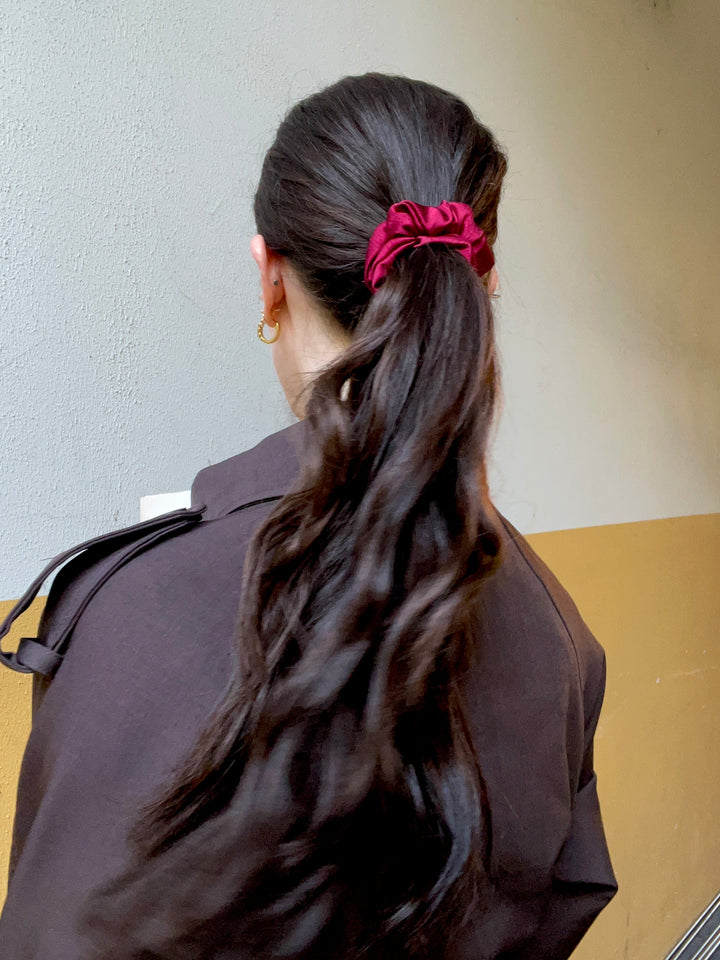 Scrunchie av restestoff liten - red satin