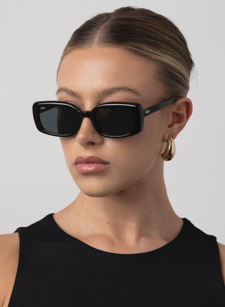 Otra Eyewear solbriller Solbriller Daisy - Svart