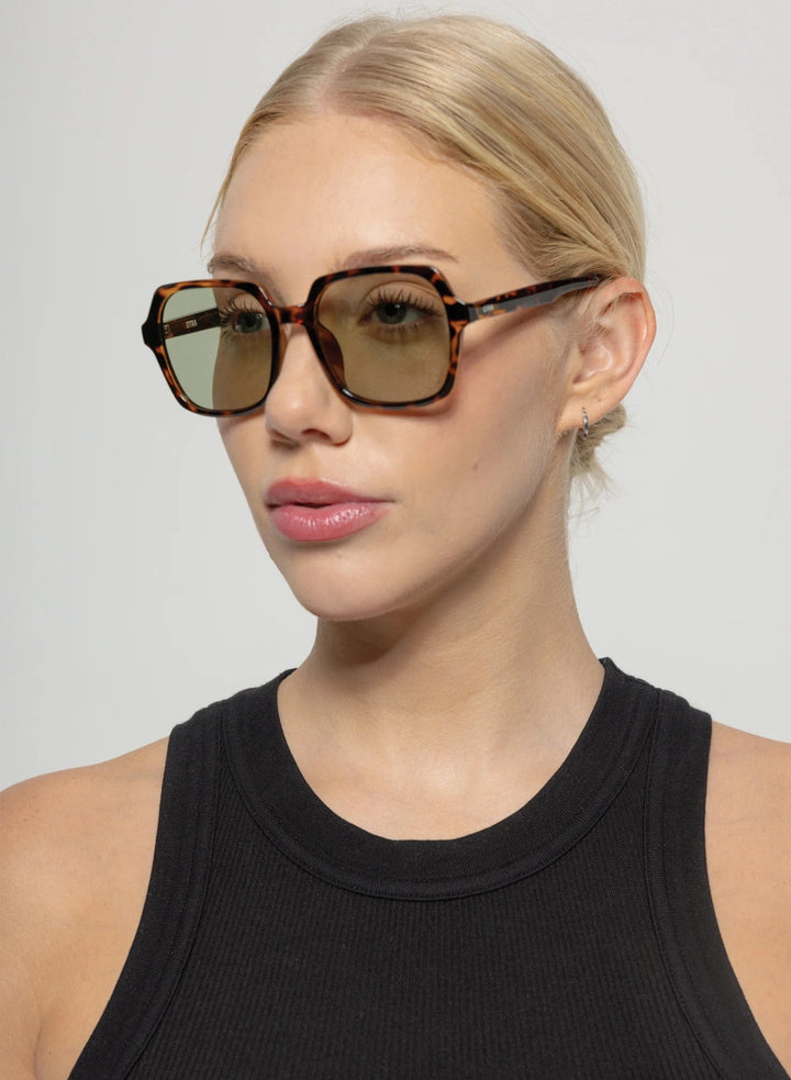 Otra Eyewear solbriller Solbriller Sady - Tortoise/Green