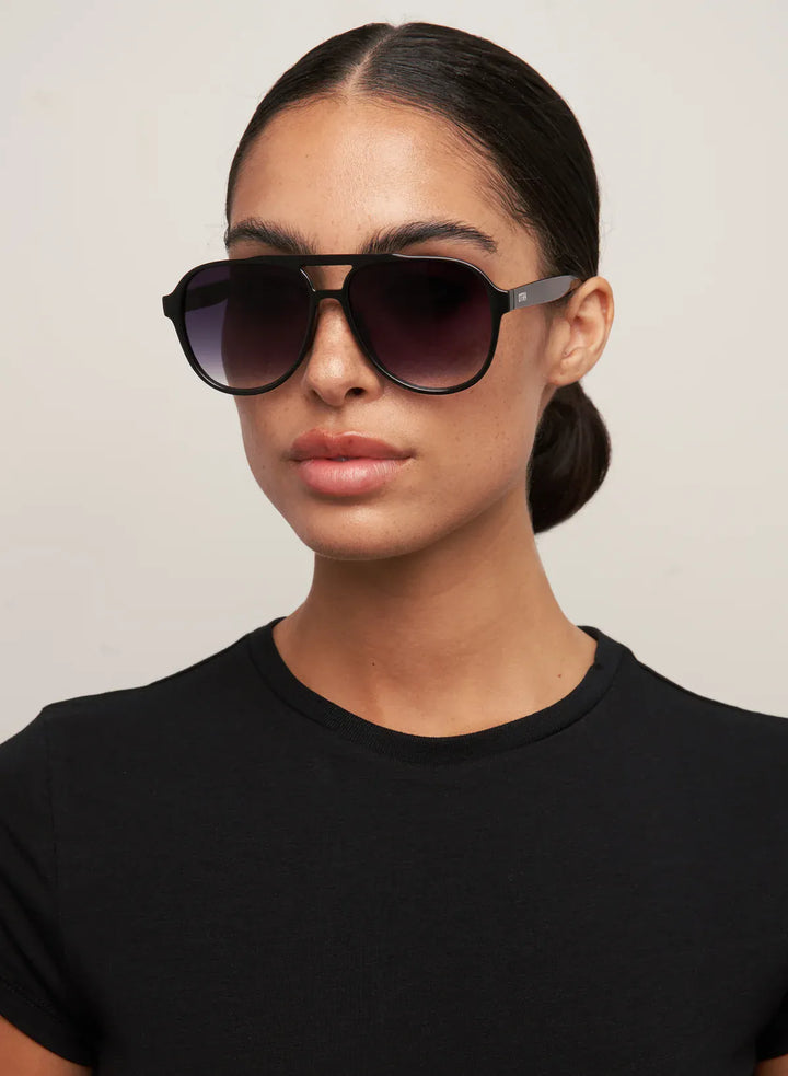 Otra Eyewear solbriller Solbriller Stevie - Black Smoke