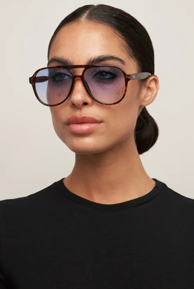 Otra Eyewear solbriller Solbriller Stevie - Tortoise blue fade