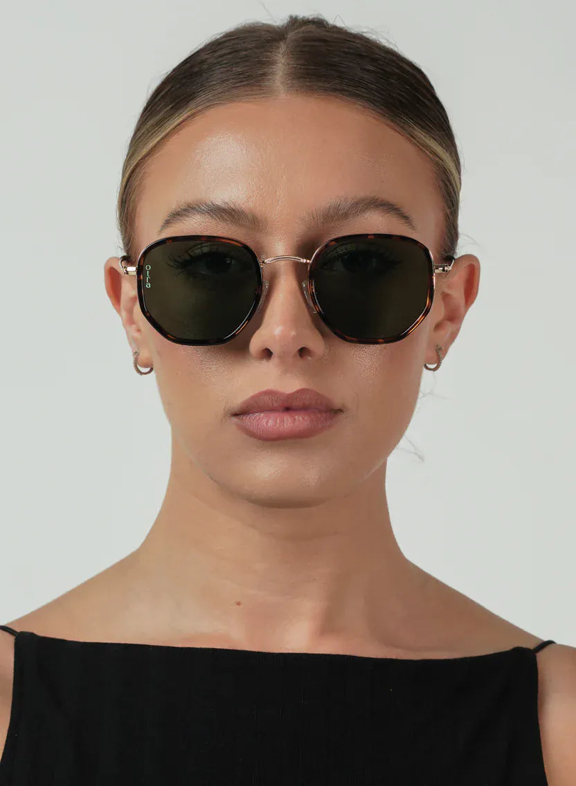 Otra Eyewear solbriller Solbriller Tate tortoise/green