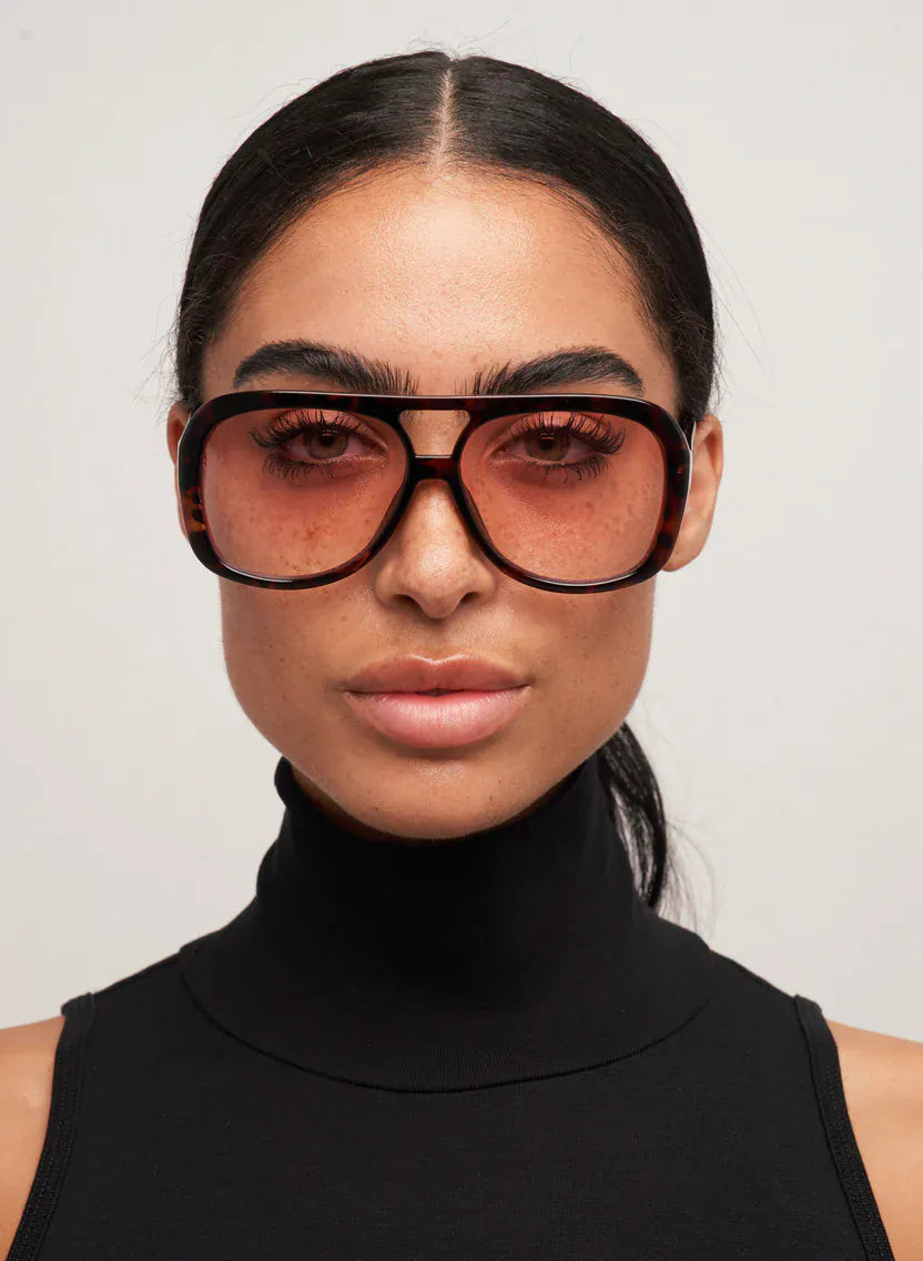 Otra Eyewear solbriller Solbriller Yara - Tortoise/Pink fade