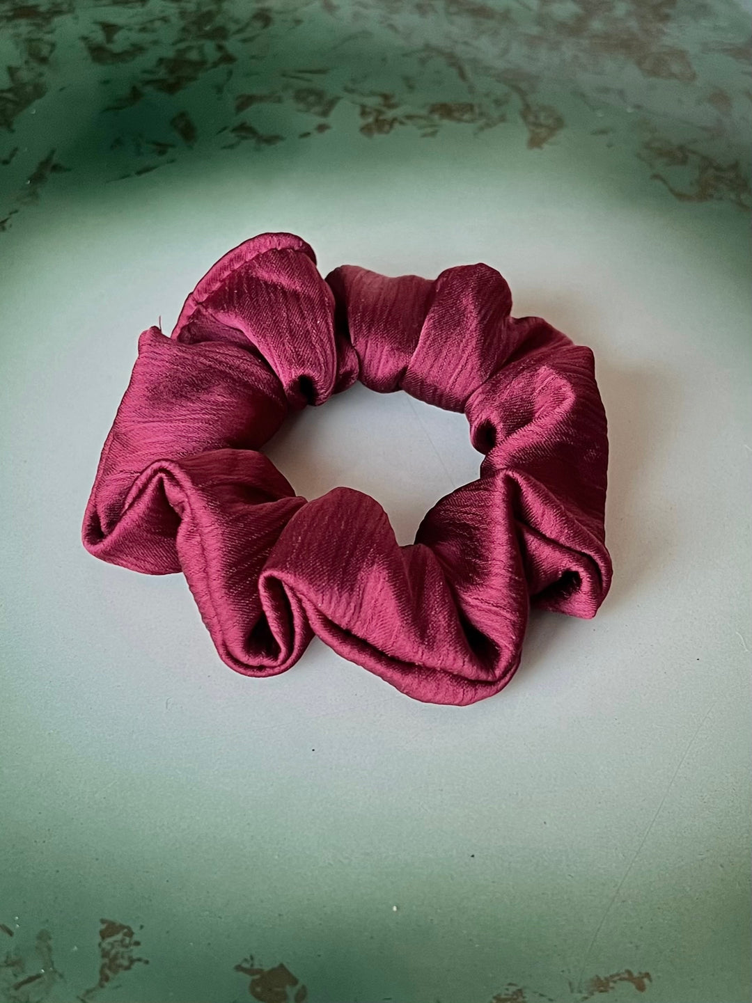 Scrunchie av restestoff liten - red satin