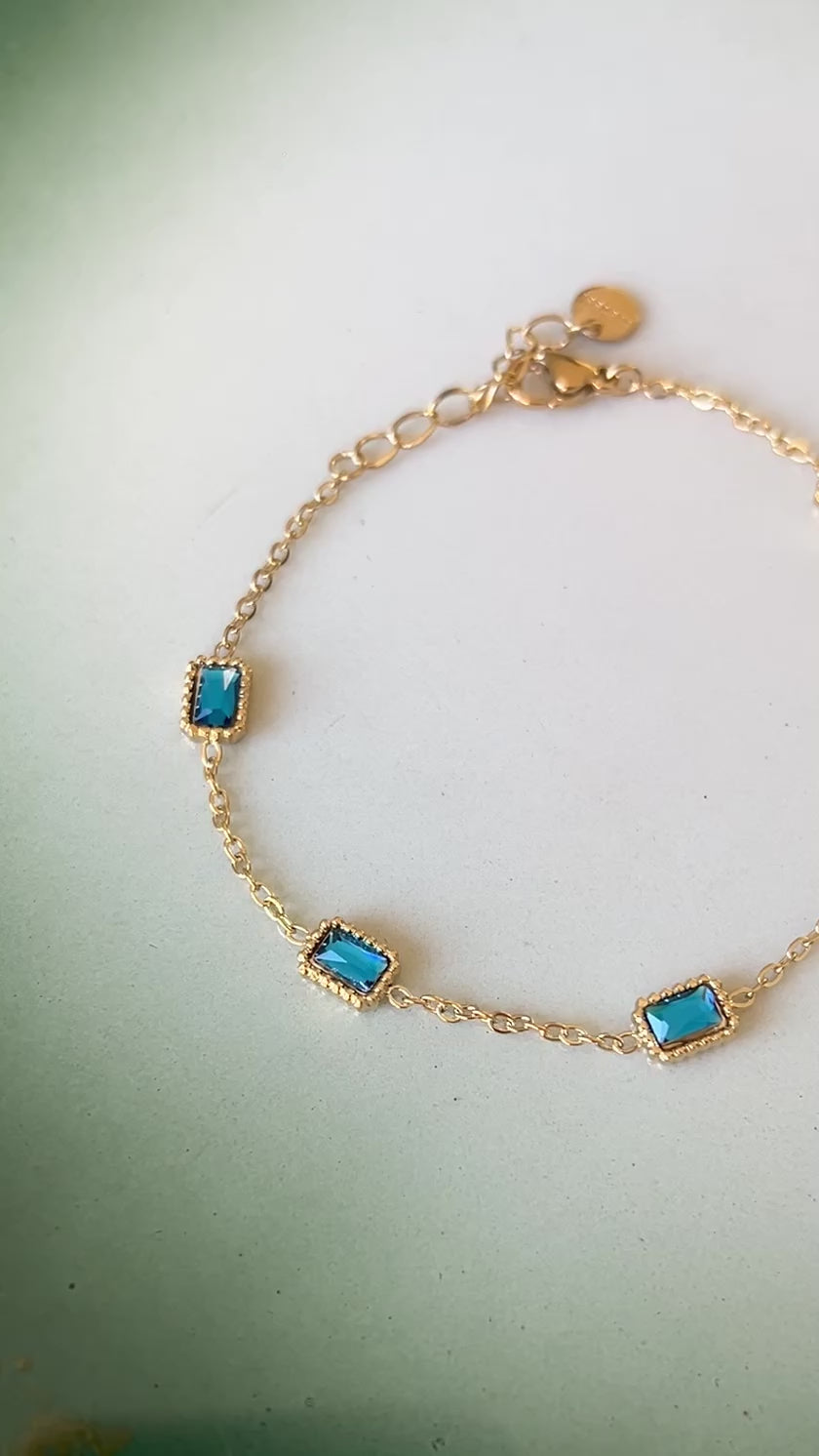 Armbånd blå steiner