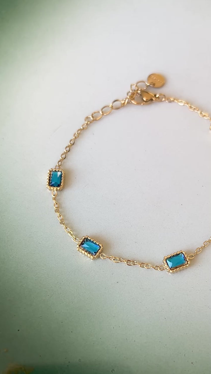 Armbånd blå steiner