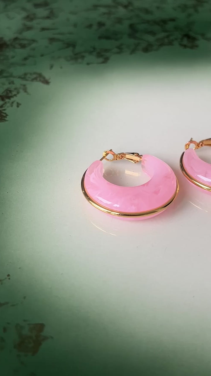 Øredobber marble hoops rosa Froken Dianas Salonger 