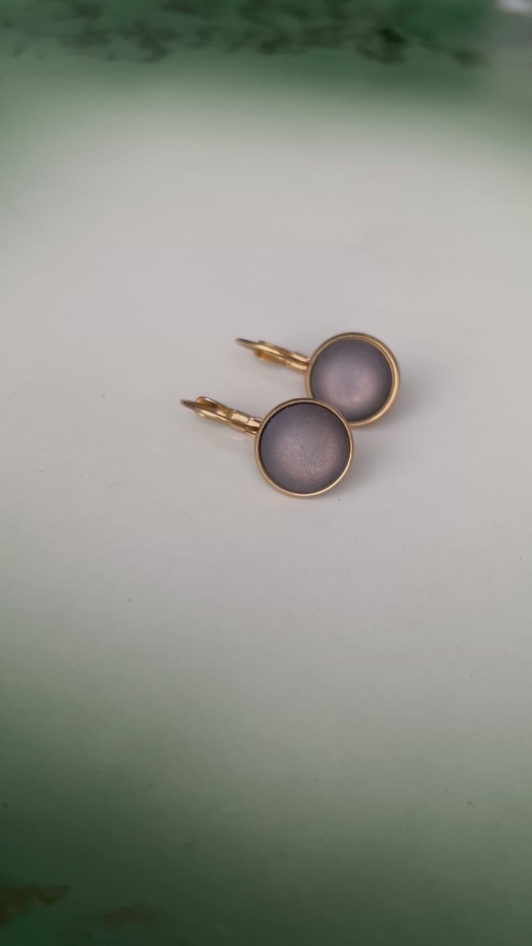 Øredobber dots - Brown matte