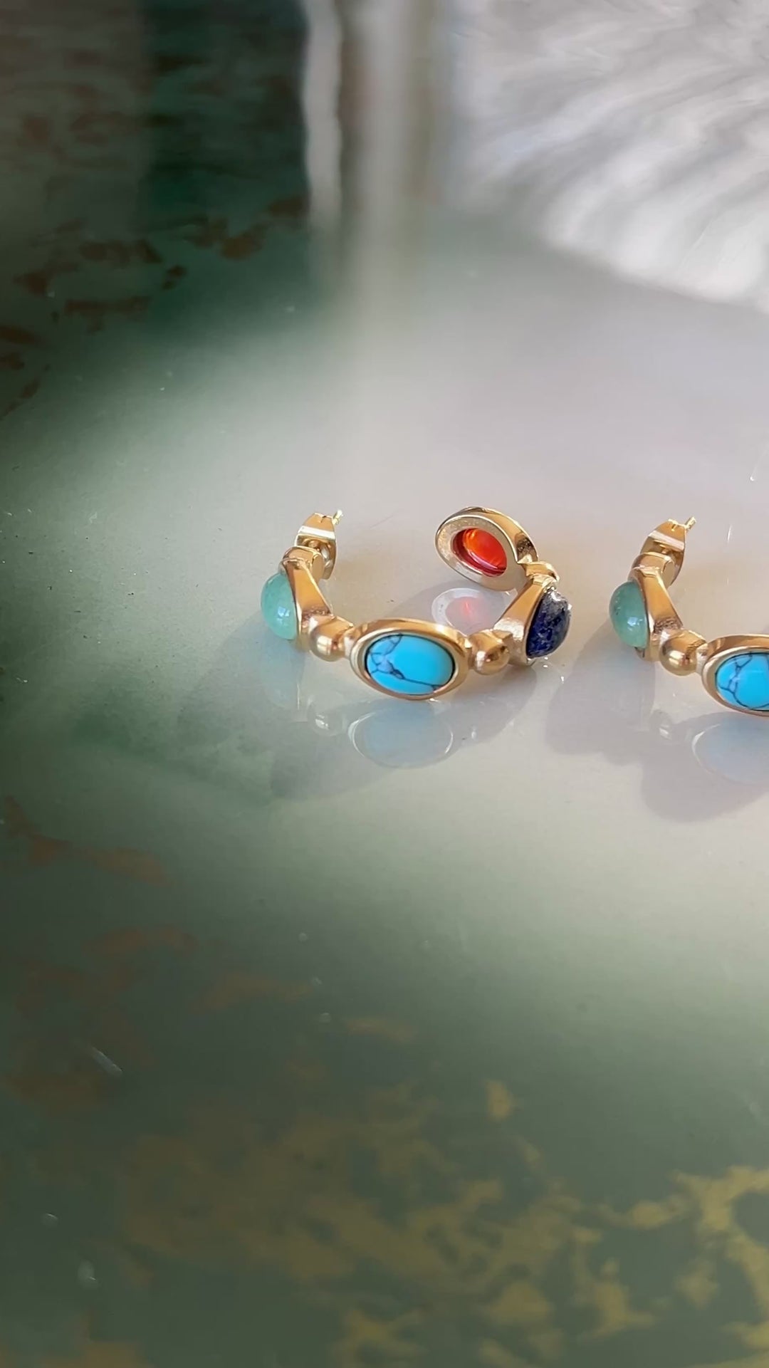 Frøken Dianas Salonger Stone Hoops Øreringer fargerike steiner rustfritt stål gullforgylt