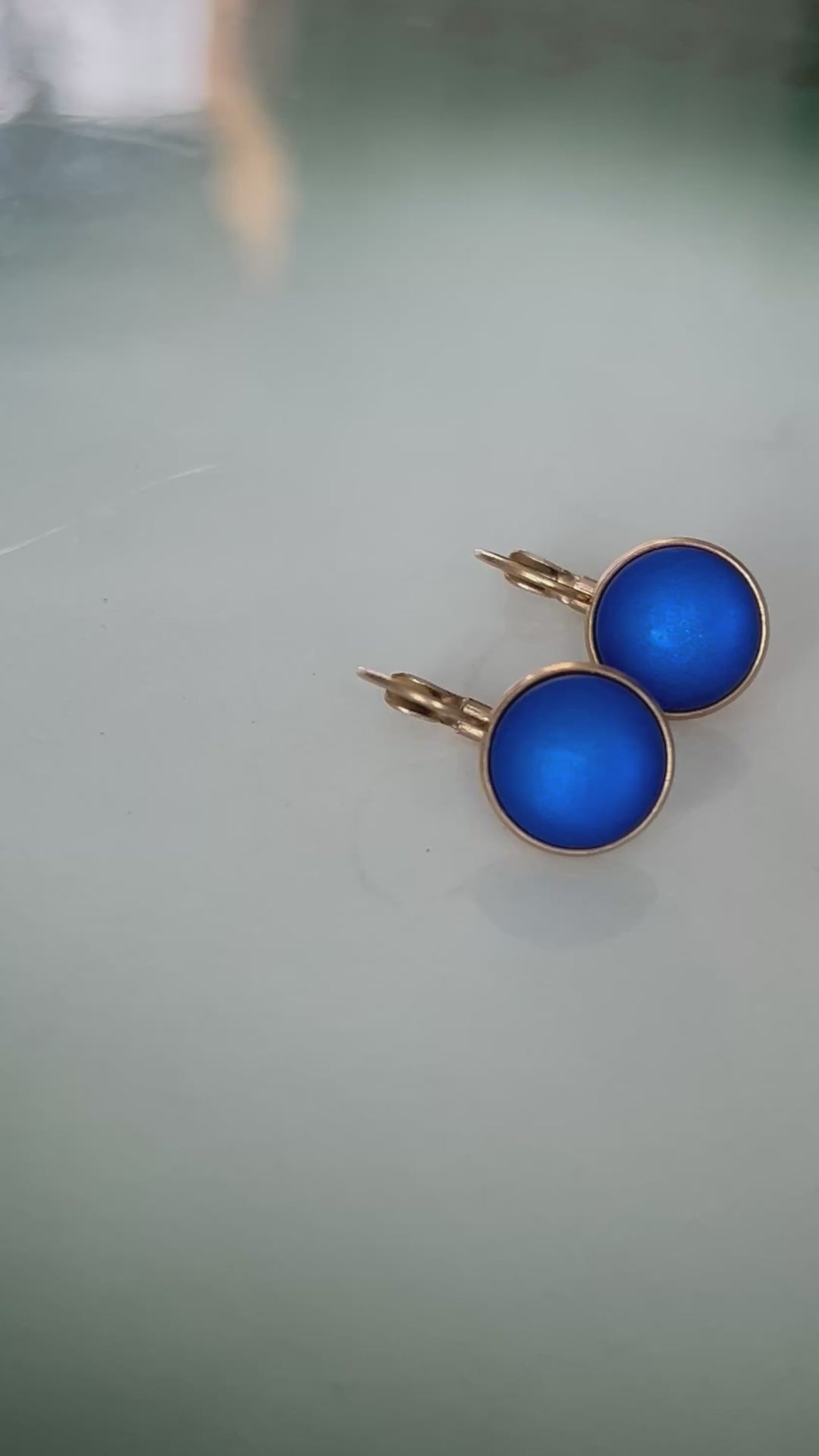 Øredobber dots - silky dazzling blue