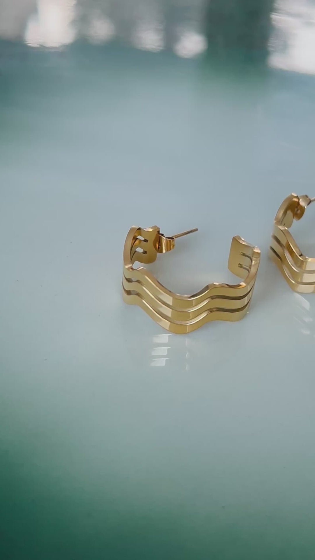 Øredobber Wave hoops - gull