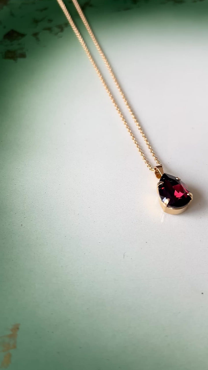 Mini drop necklace - burgundy