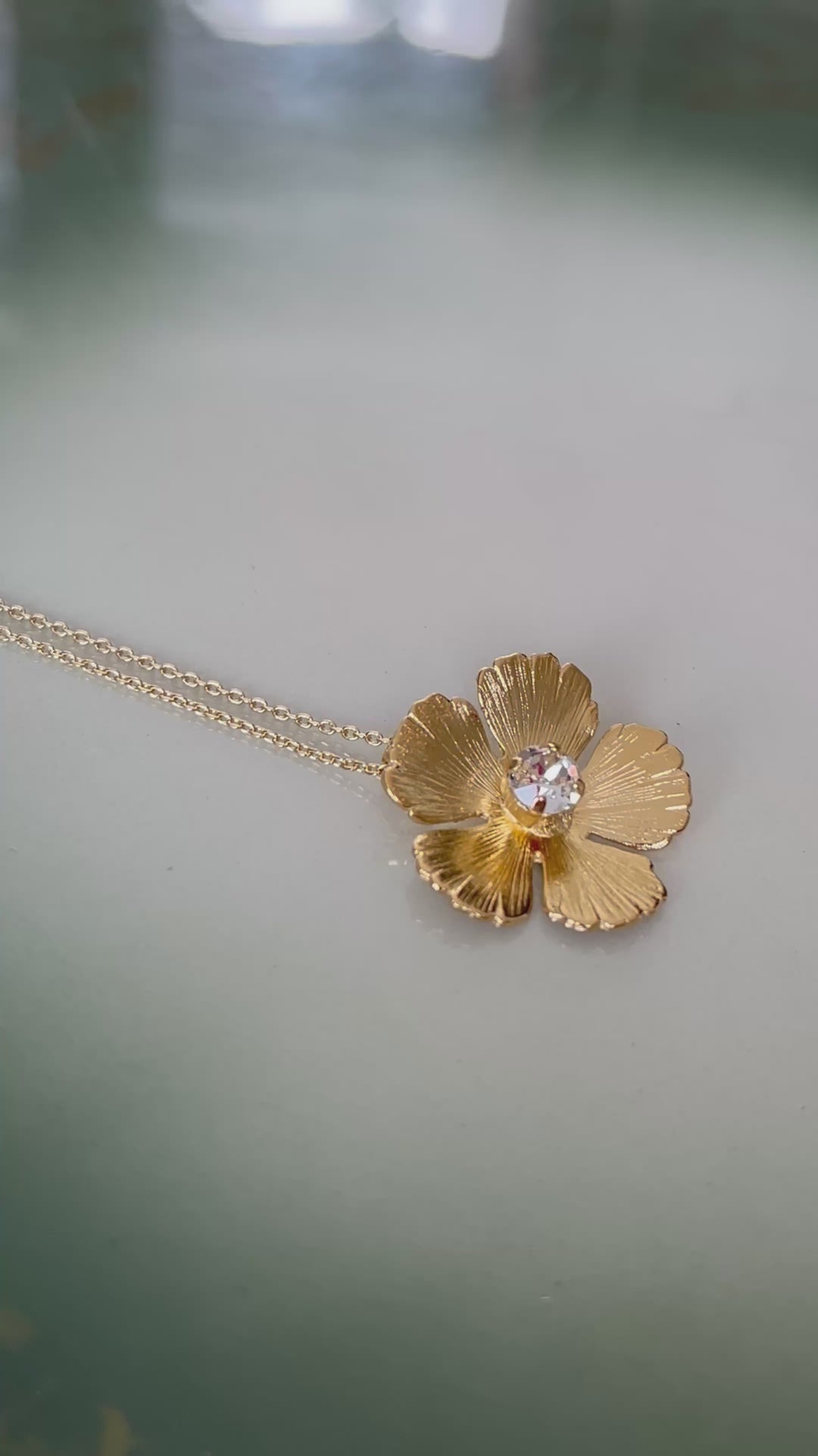 Mini anemone necklace - crystal