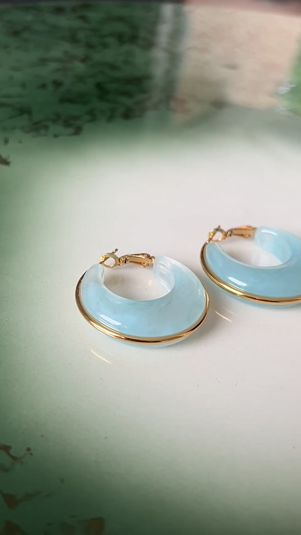 Øredobber marble hoops blå
